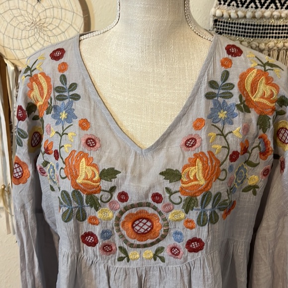 Gray Umgee Embroidered Peasant Women’s Top/ Size Small/ Rayon Blend - Picture 2 of 8